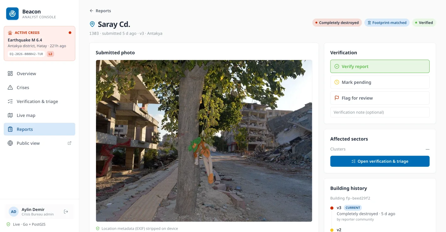 Report detail with photo, verification controls and a per-building version timeline